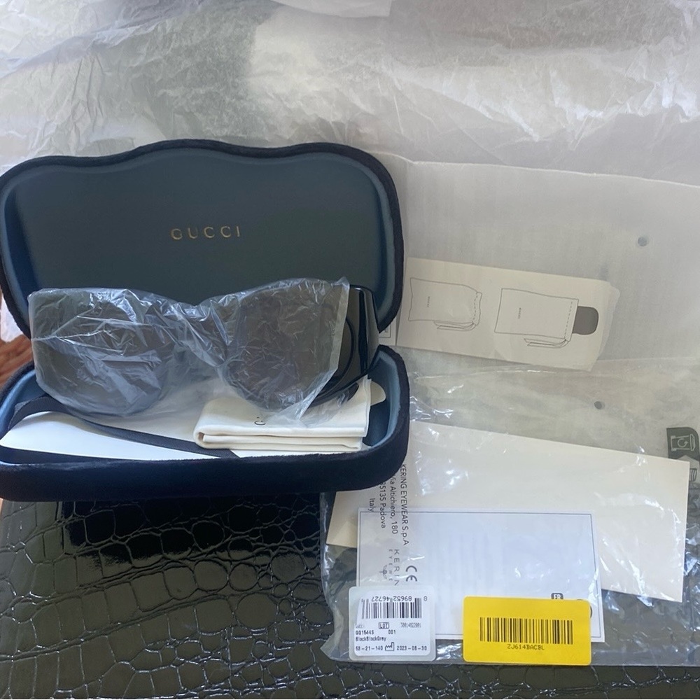 NWT Gucci Black Sunglasses - Picture 13 of 15